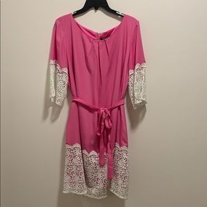 Gianni Bini Pink Dress with White Lace Trim 💗🤍
